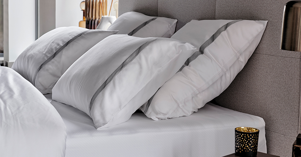 Linge de lit : Quelle est la différence entre coton lavé, flanelle, percale, et satin de coton ?