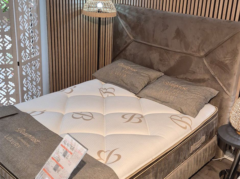 La marque Beautyrest est exposée dans le magasin de literie Grand Litier de Paris 11