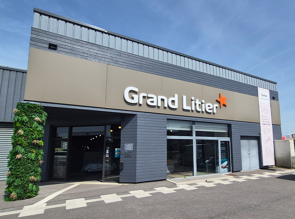 l'extérieur du magasin de literie Grand Litier de Saint-Thibault-des-Vignes