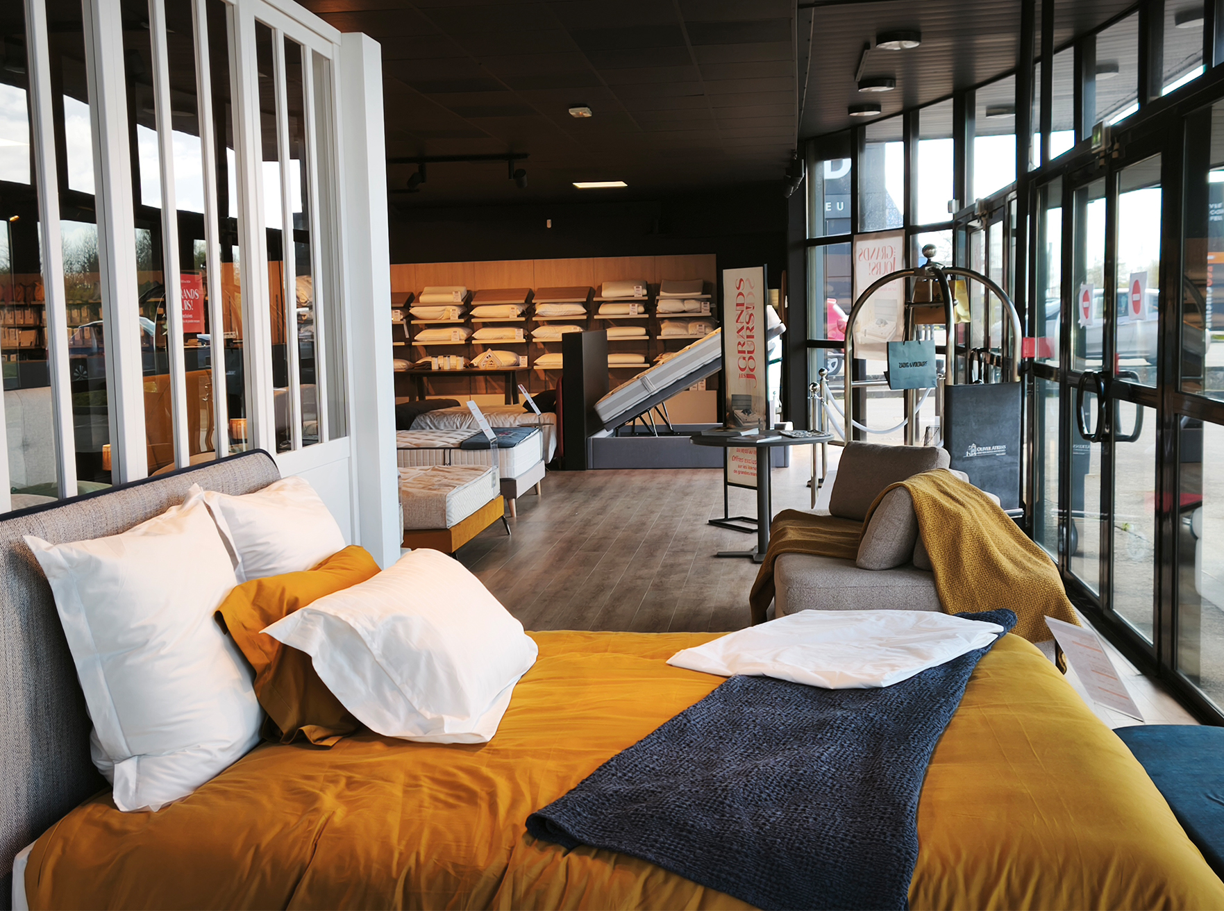 Le magasin de literie Grand Litier de Rennes en bretagne - mise en valeur du linge de lit