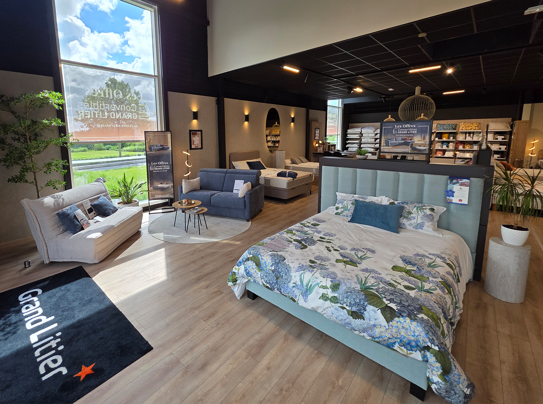 l'intérieur du magasin Grand Litier de Saintes dans le 17