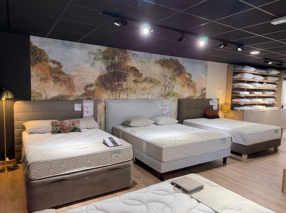 La belle décoration met en valeur les matelas du magasin Grand Litier du Mans