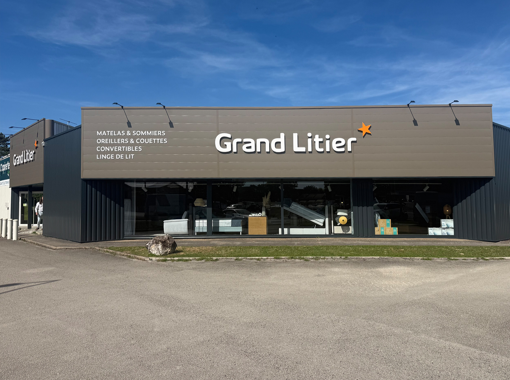 Le parking du magasin de literie Grand Litier Quetigny à Dijon